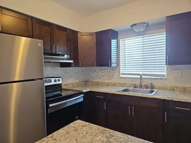 $1,750 | 480 West Camino Real, Unit 22, Boca Raton, FL 33432