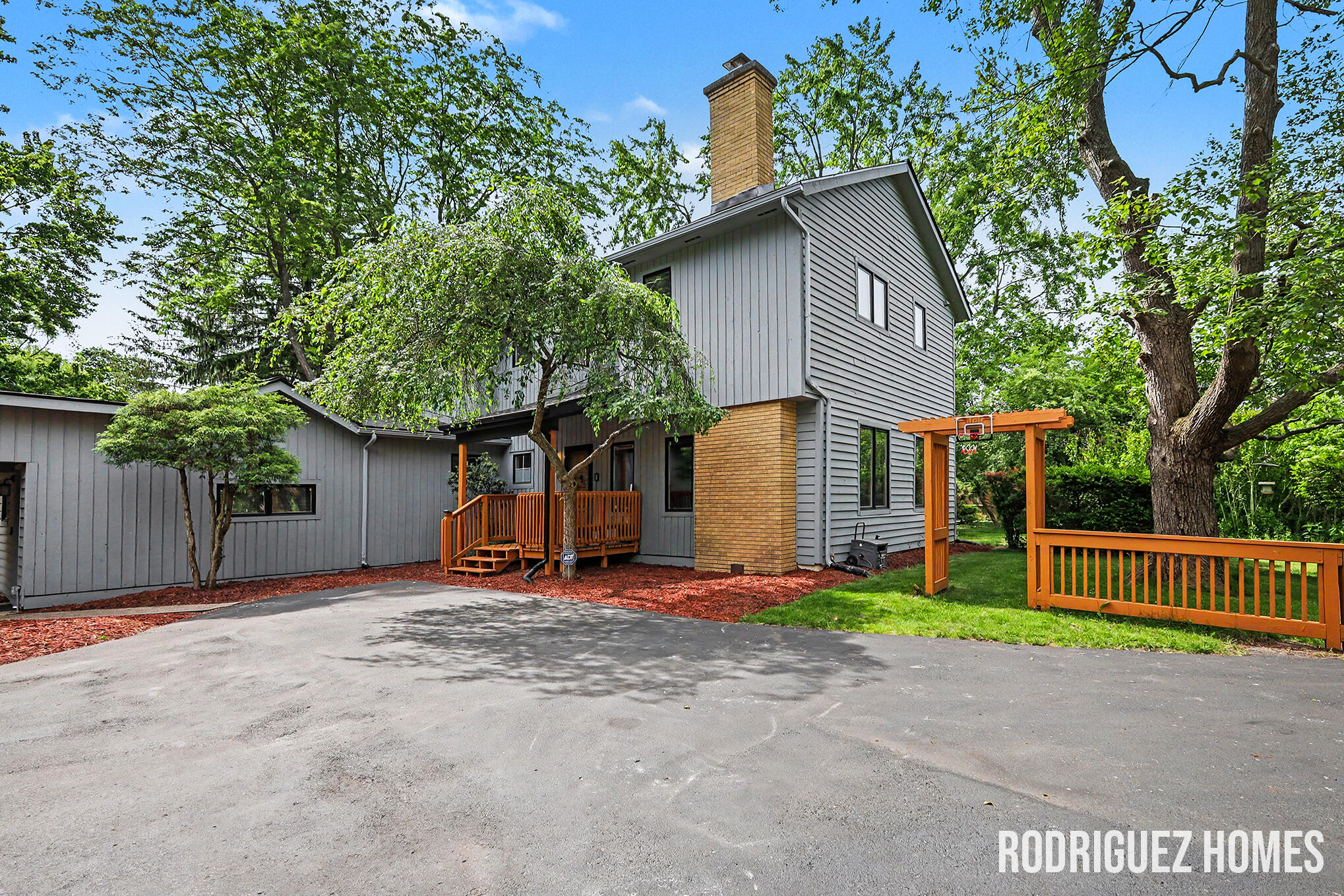 6271 Cascade Road Southeast Grand Rapids, MI 49546 - Photo 3 of 36 IMG_2798