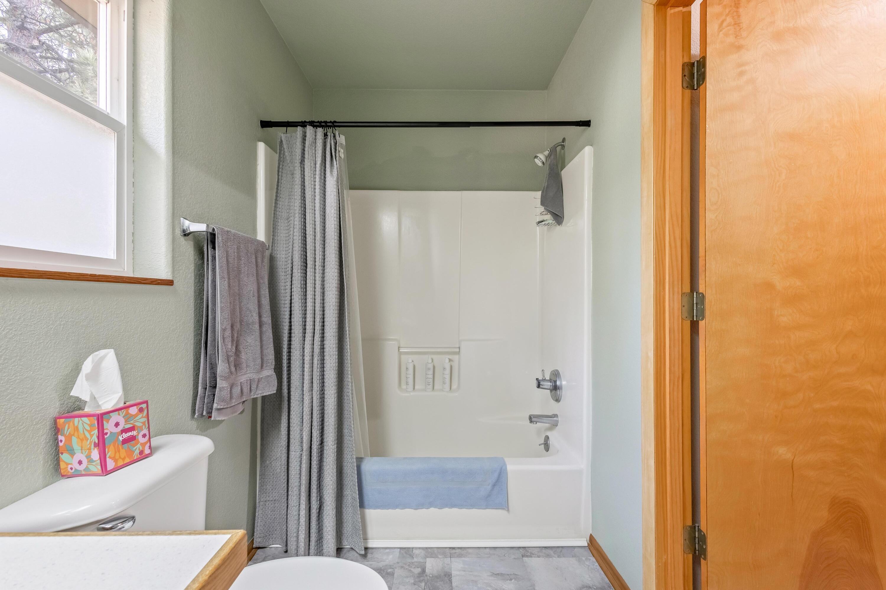 18900 Tuscarora Lane Bend, OR 97702 - Photo 7 of 20 a bathroom with a shower and a sink