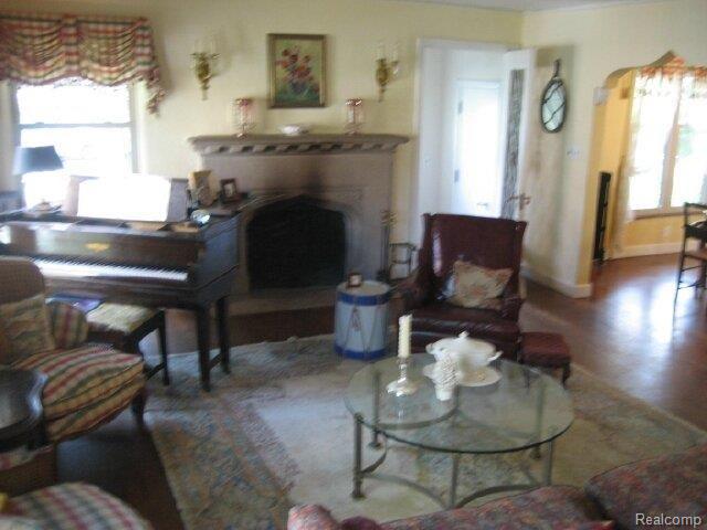 509 Barrington Road Detroit, MI 48215 - Photo 3 of 20 Living Room