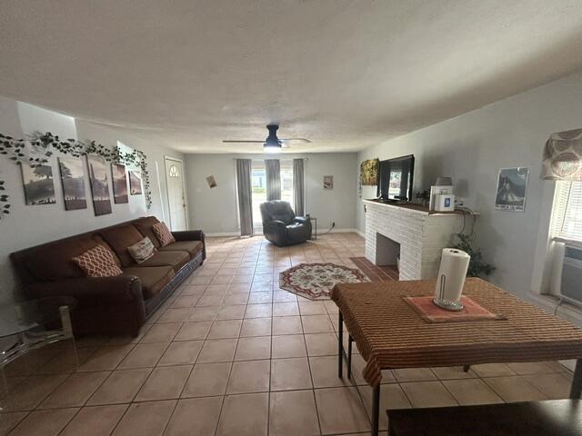 2402 26th Street Lubbock, TX 79411 - Photo 6 of 38 IMG_4489