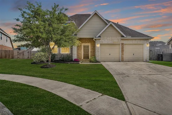 $369,700 | 4704 Bella Court, Alvin, TX 77511