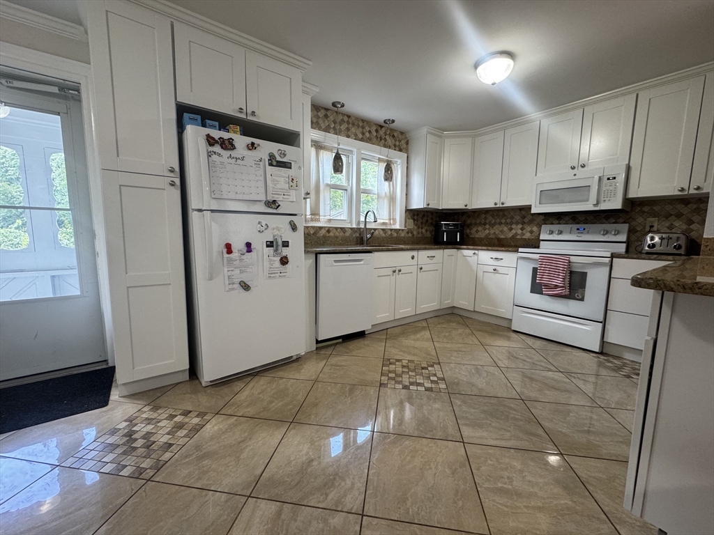 128 Groton Road, Unit 1 Chelmsford, MA 01863 - Photo 3 of 20 Gallery Image 3