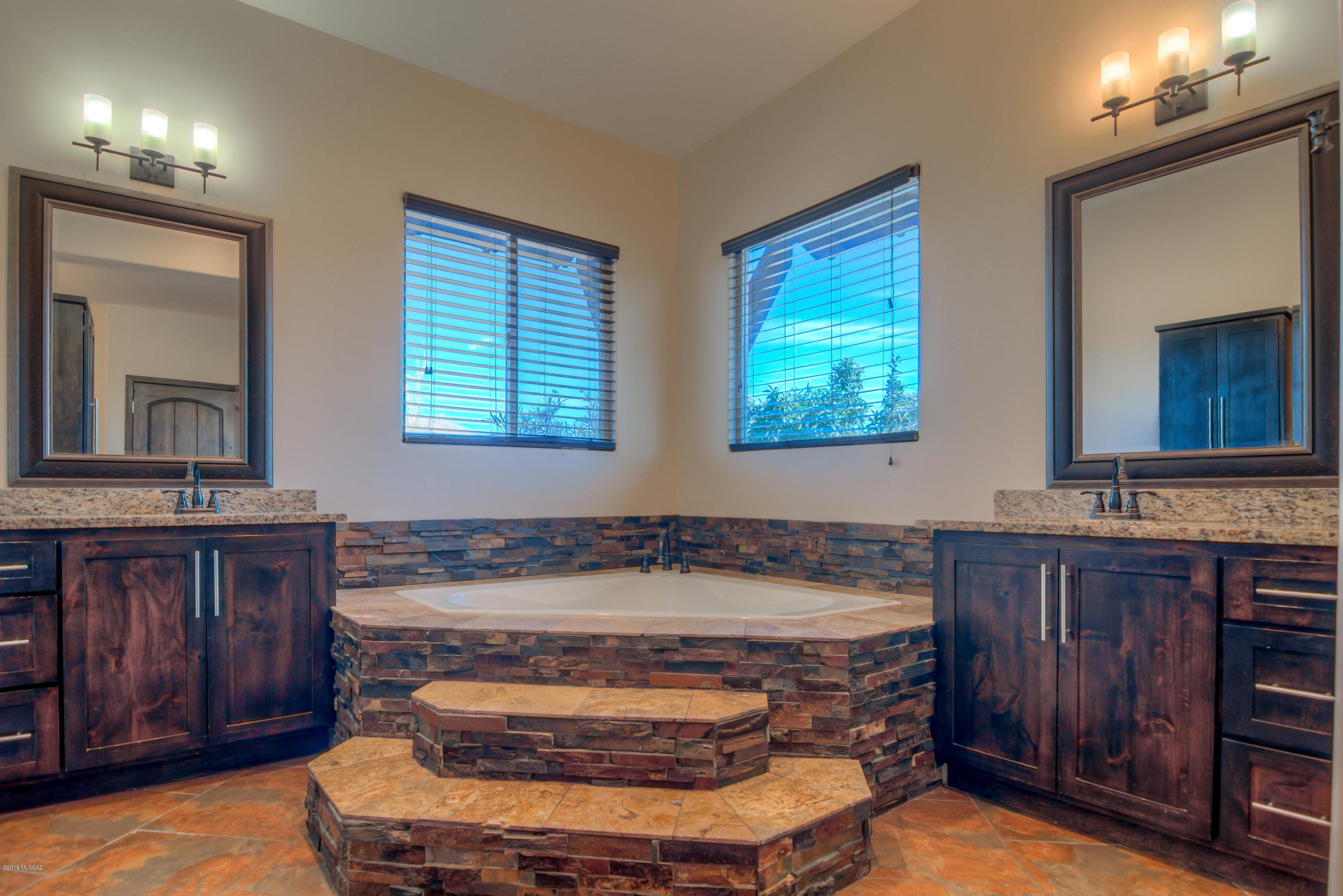 4996 Cat Mountain Road Tucson, AZ 85757 - Photo 16 of 32