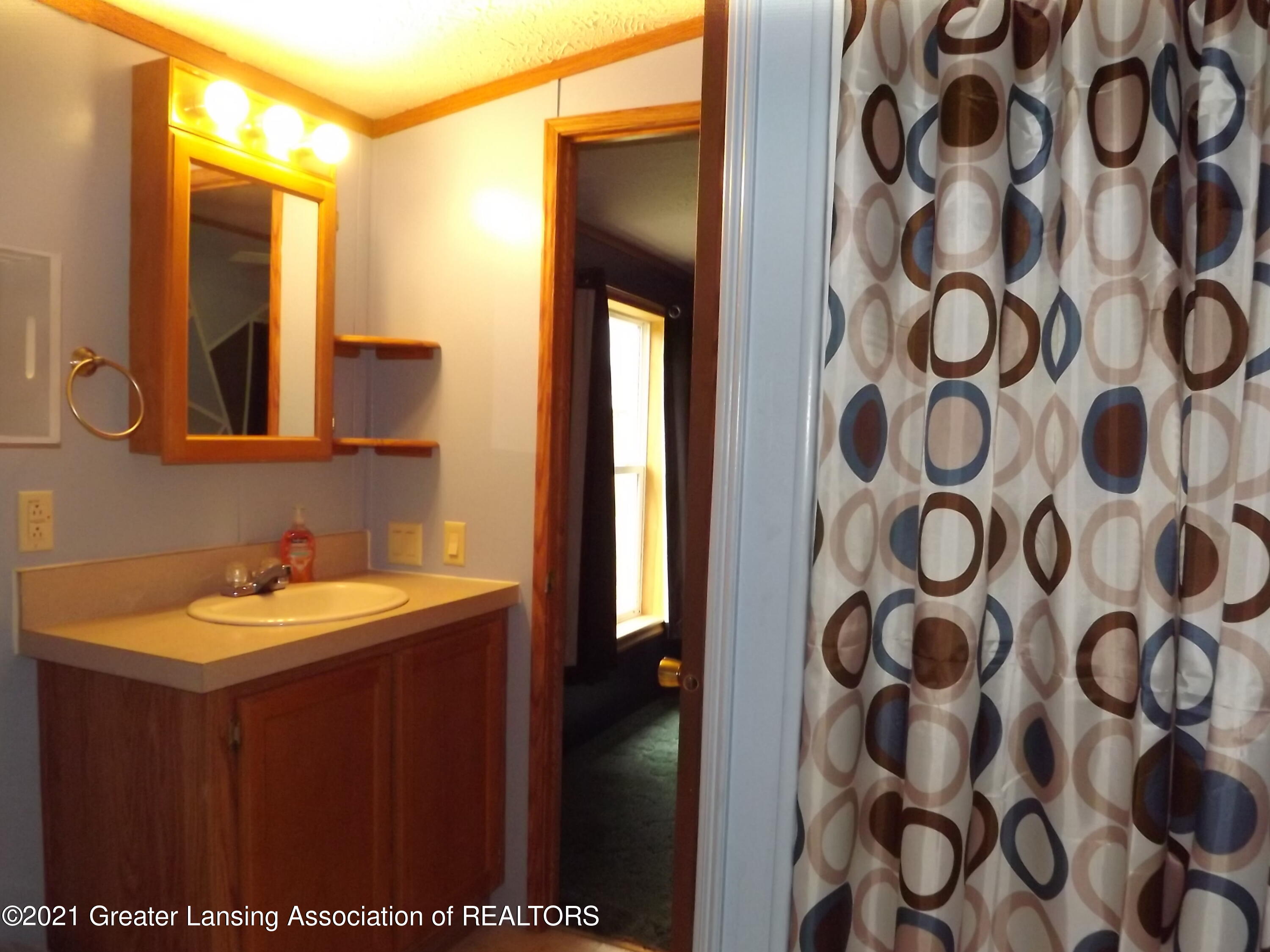 5197 Curtis Road Nashville, MI 49073 - Photo 12 of 26 12 Primary Bath