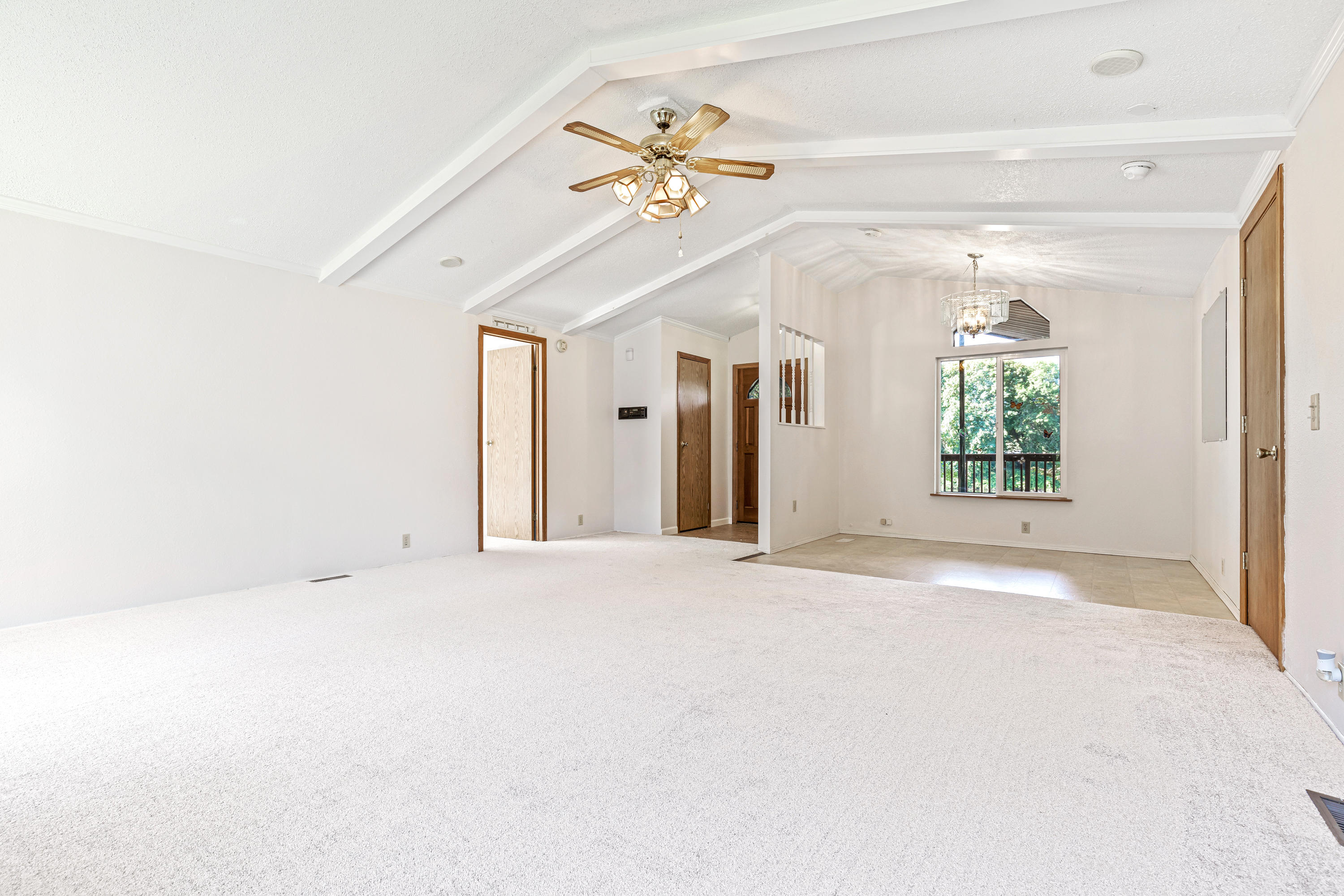 6745 North Applegate Road Grants Pass, OR 97527 - Photo 13 of 82 9R9A9304