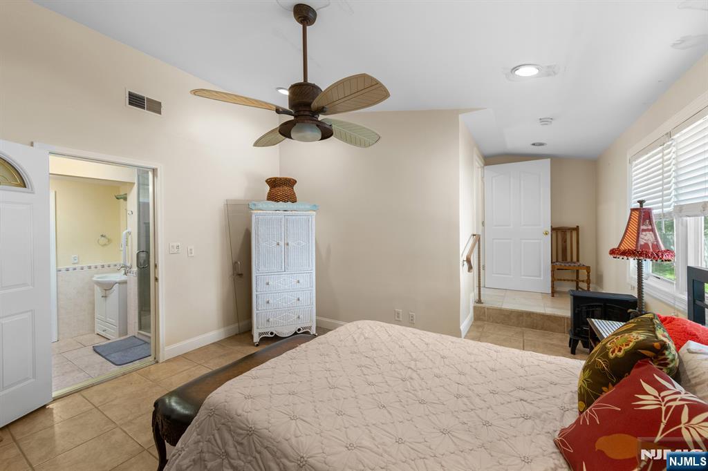 290 Dunkerhook Road Paramus, NJ 07652 - Photo 42 of 50