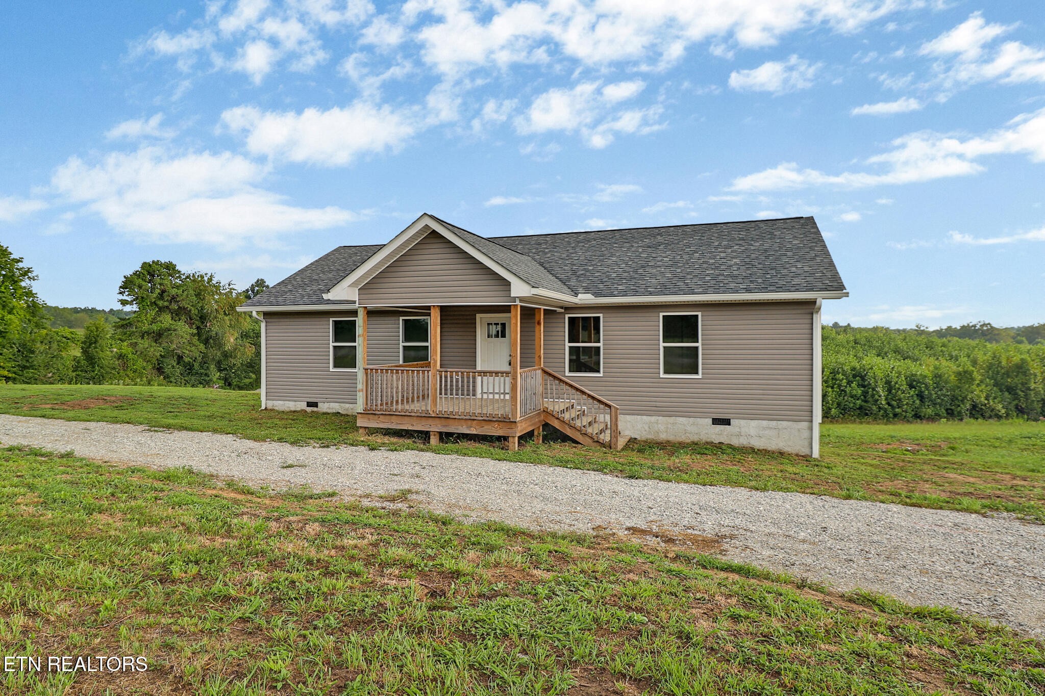 1081 Old Sunbright Road Jamestown, TN 38556 - Photo 2 of 28 Gallery Image 2