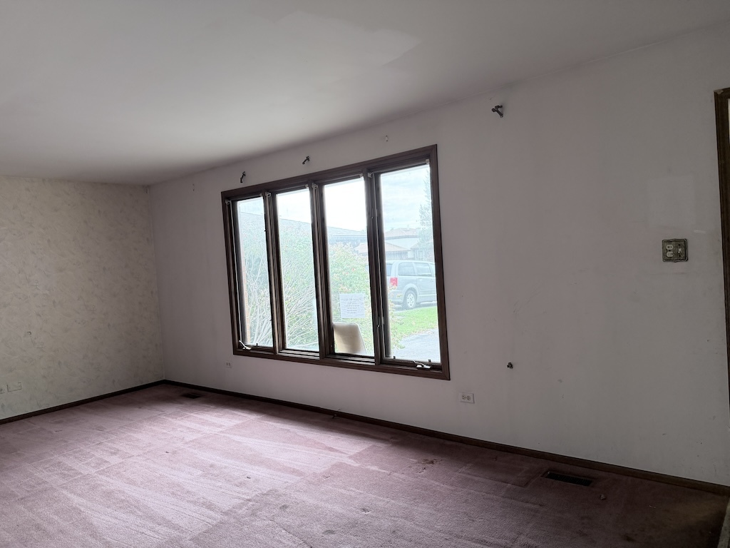 3312 192nd Place Lansing, IL 60438 - Photo 3 of 18 an empty room with a window