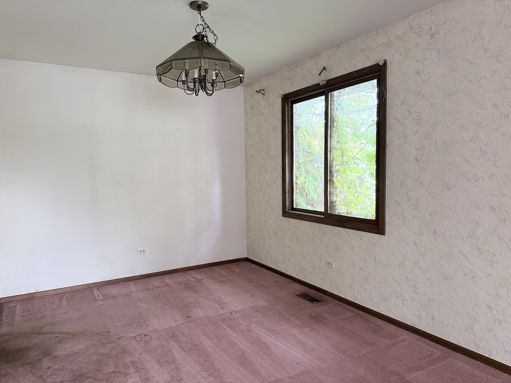 3312 192nd Place Lansing, IL 60438 - Photo 4 of 18 an empty room with a window