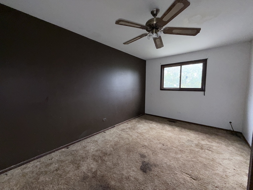 3312 192nd Place Lansing, IL 60438 - Photo 8 of 18 an empty room with a ceiling fan and window