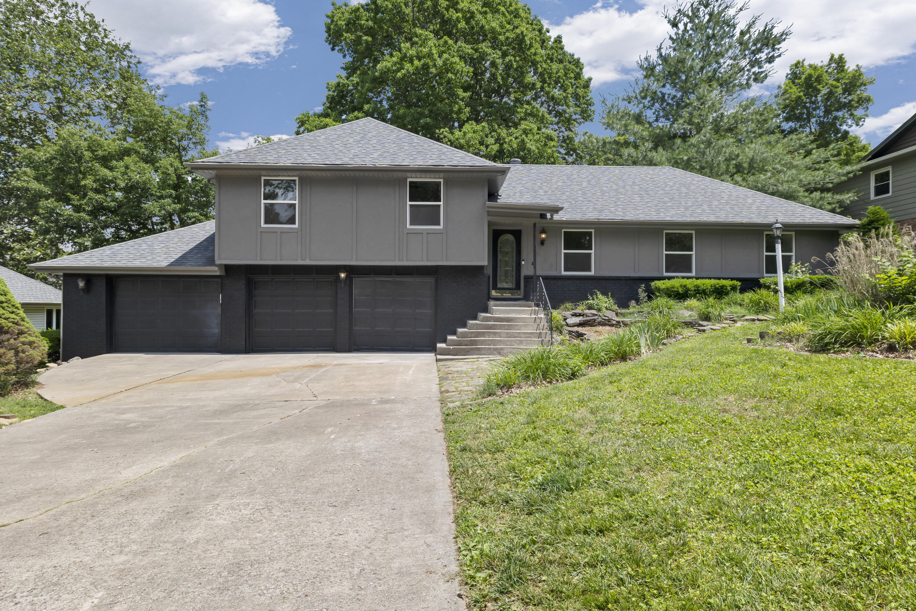 1520 South Devon Road Springfield, MO 65809 - Photo 1 of 1 _MG_0201