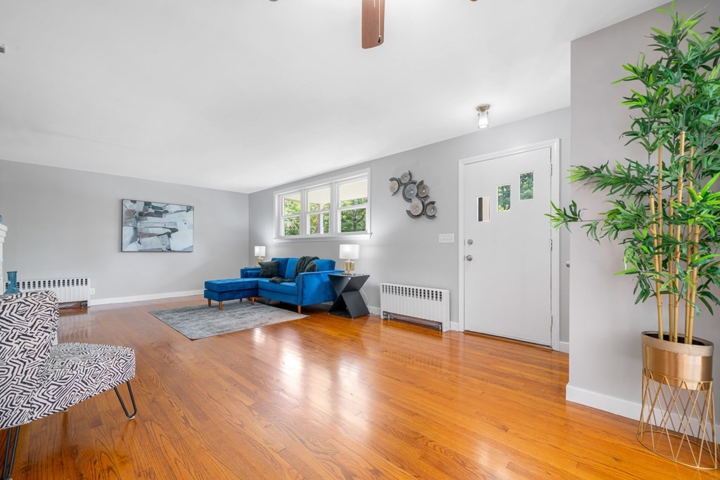 412 Worcester Road Barre, MA 01005 - Photo 3 of 31 a living room with furniture and a potted plant