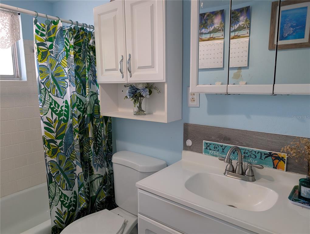 5929 Easy Street, Unit I23 Bradenton, FL 34207 - Photo 14 of 24 a bathroom with a toilet sink and mirror