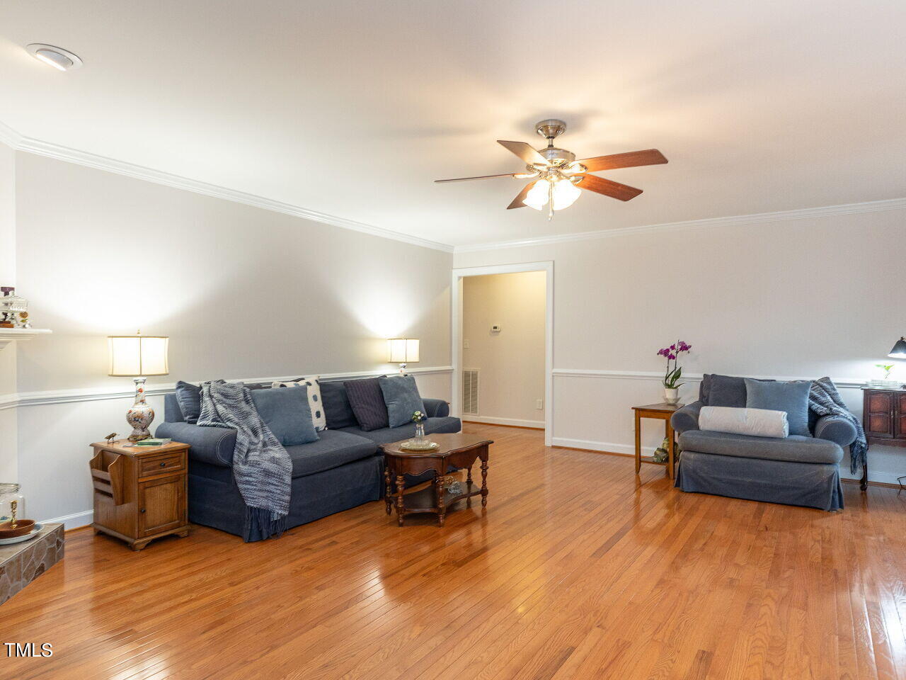 006-1280x960-family-room-with-fireplace