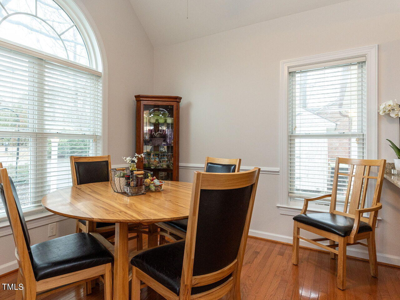 243 Harris Road Smithfield, NC 27577 - Photo 8 of 31 008-1280x960-dining-area