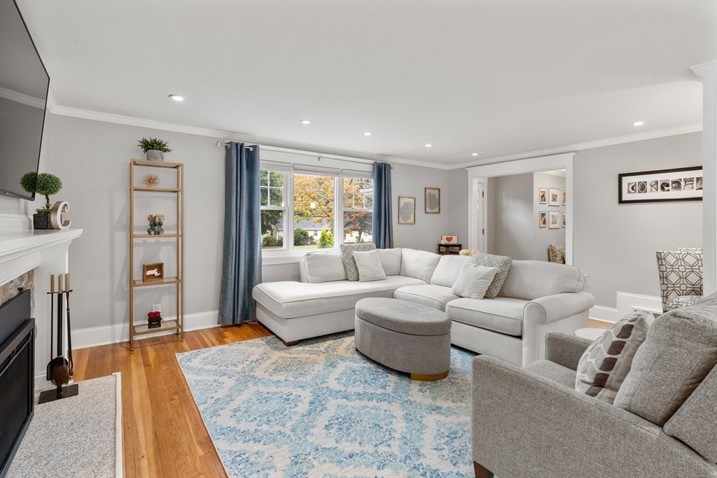 27 Pope Hill Road Milton, MA 02186 - Photo 8 of 28 Gallery Image 8