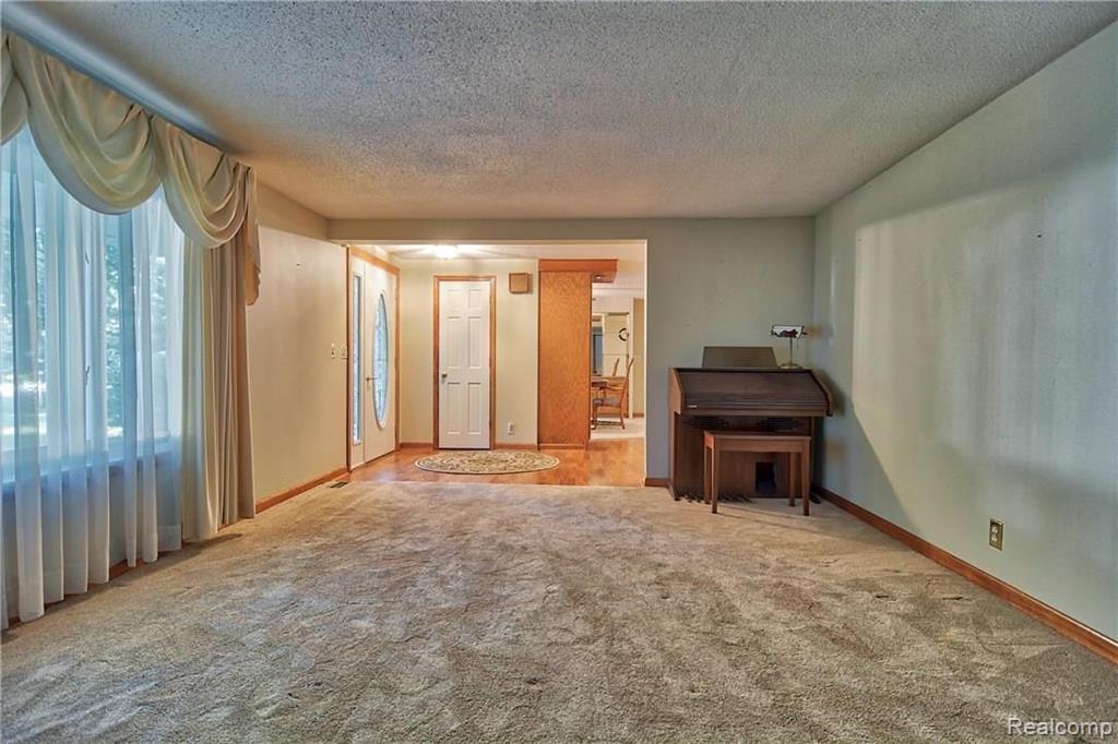 8752 Bunton Road Willis, MI 48191 - Photo 5 of 38