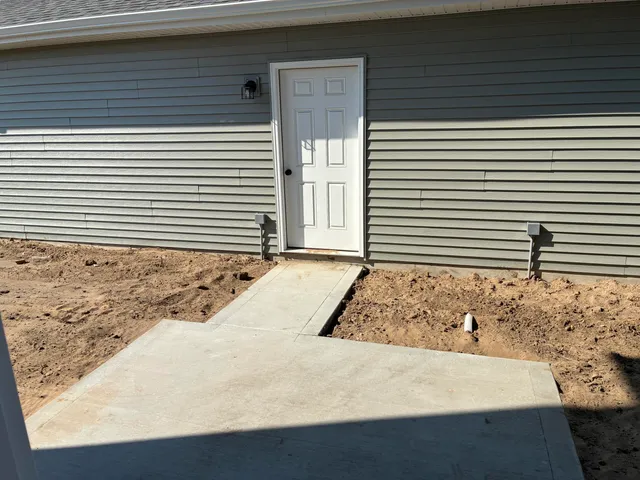 $332,500 | 6114 Stahl Dr Spring Lake, Unit 16, Muskegon, MI 49444