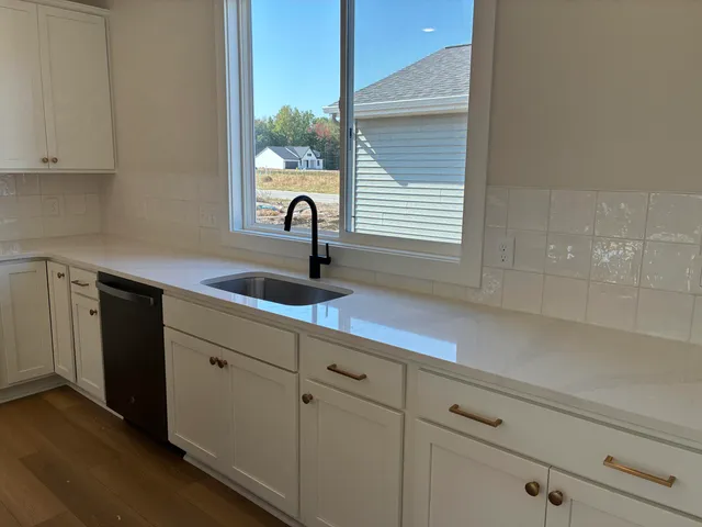 $332,500 | 6114 Stahl Dr Spring Lake, Unit 16, Muskegon, MI 49444