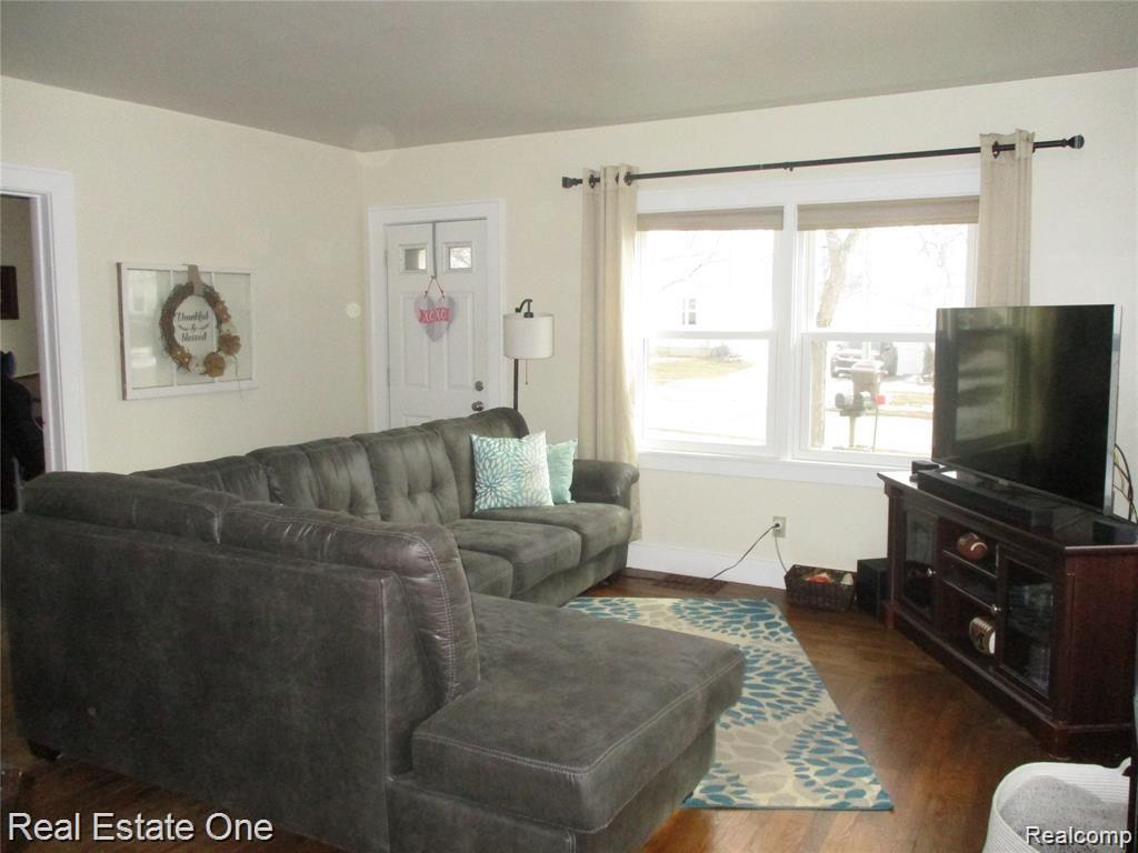 367 North Green Street Perry, MI 48872 - Photo 6 of 43 IMG_5142.JPG