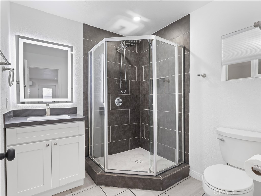 8828 Chimineas Avenue Northridge, CA 91325 - Photo 17 of 30