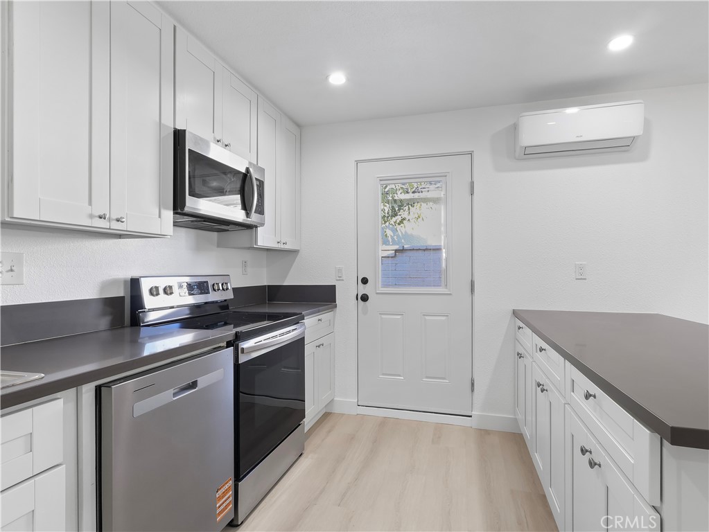 8828 Chimineas Avenue Northridge, CA 91325 - Photo 23 of 30