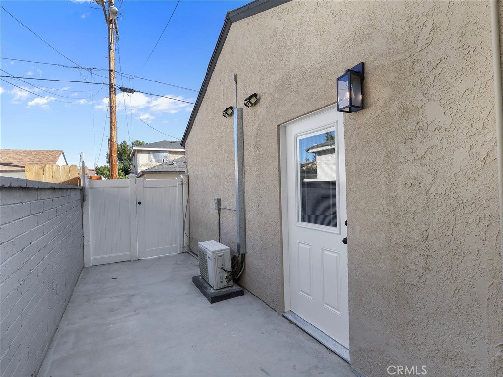 8828 Chimineas Avenue Northridge, CA 91325 - Photo 25 of 30