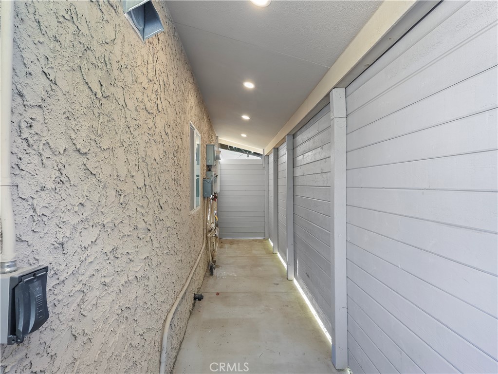 8828 Chimineas Avenue Northridge, CA 91325 - Photo 27 of 30