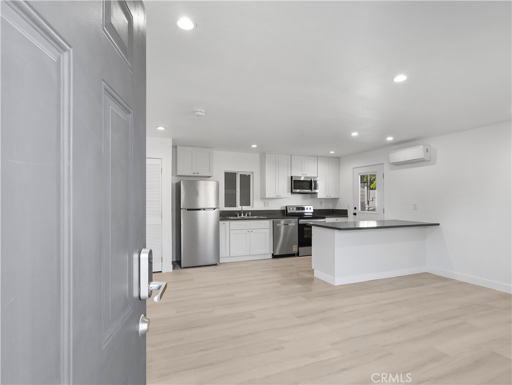 8828 Chimineas Avenue Northridge, CA 91325 - Photo 9 of 30