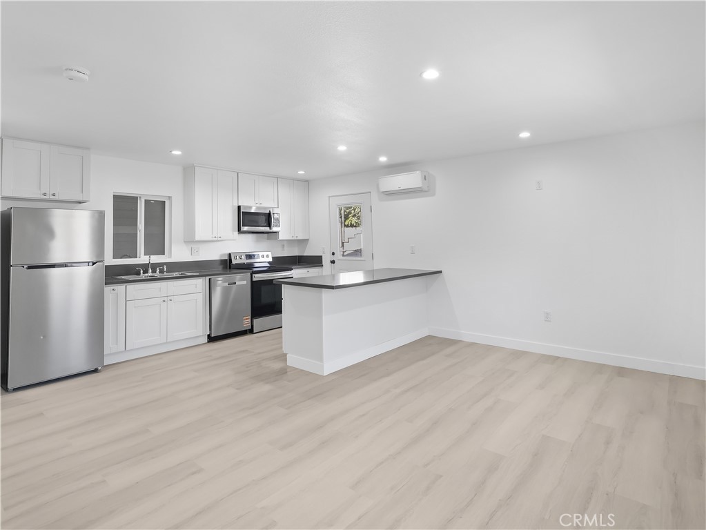 8828 Chimineas Avenue Northridge, CA 91325 - Photo 10 of 30