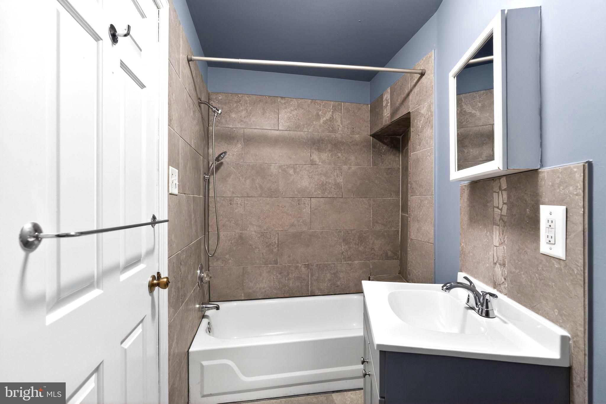 4417 Baker Street Philadelphia, PA 19127 - Photo 8 of 50 a bathroom with a sink and a bathtub