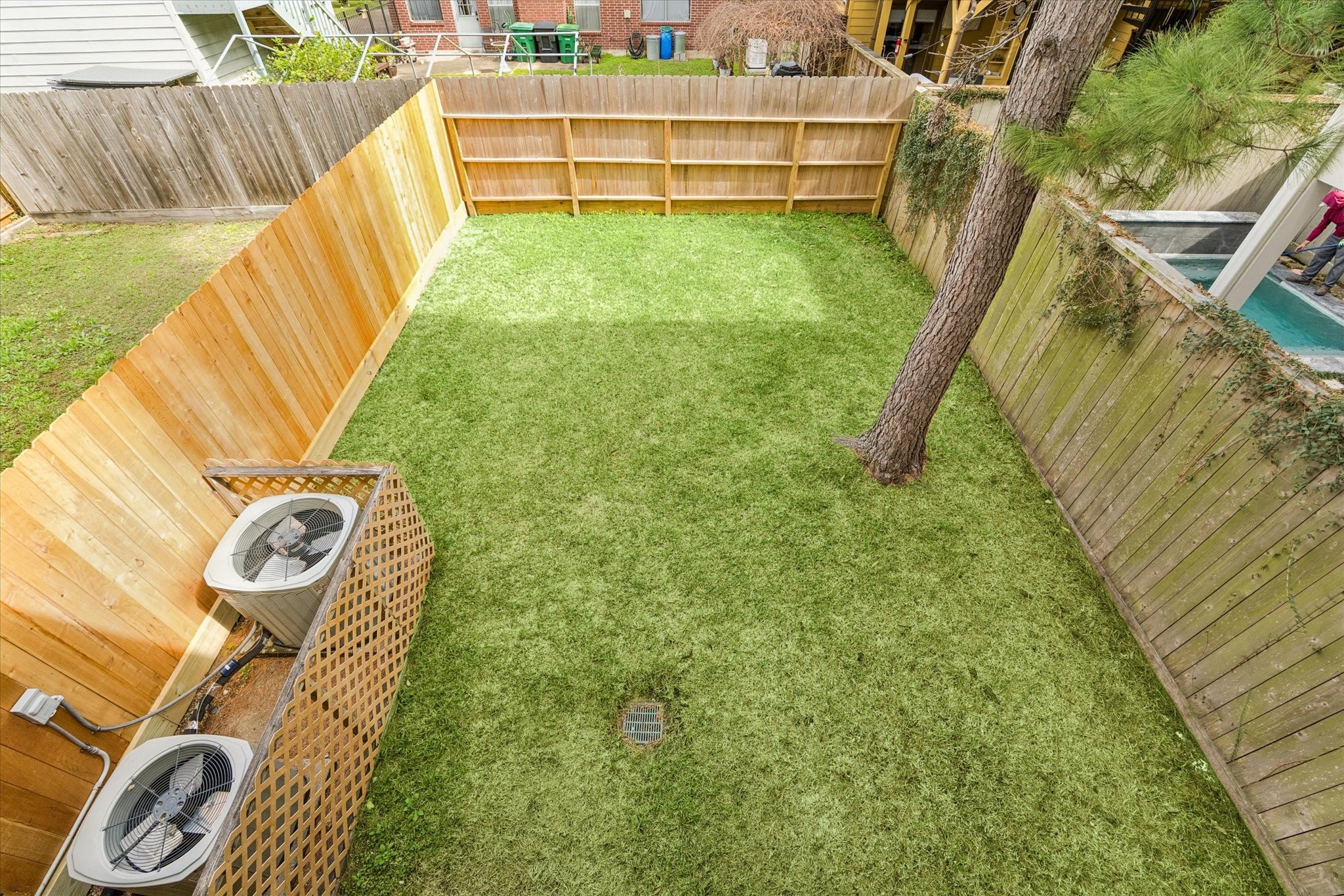 210 Malone Street Houston, TX 77007 - Photo 20 of 35 a view of outdoor space and yard