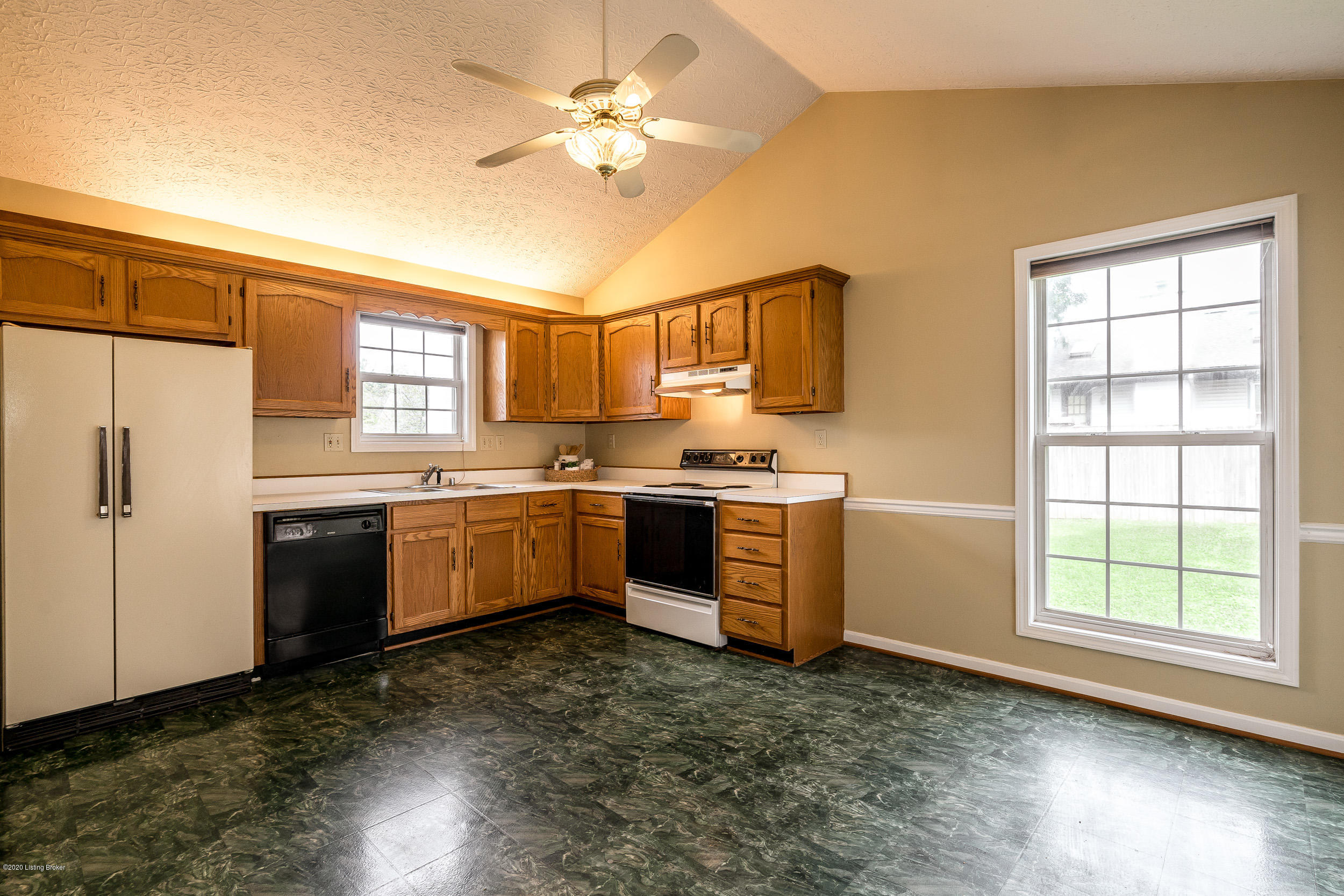9303 Gutenberg Road Louisville, KY 40291 - Photo 4 of 34 Eat-in Kitchen with natural light
