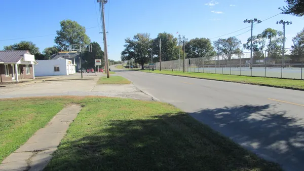 $29,900 | 905 East North Avenue, Flora, IL 62839