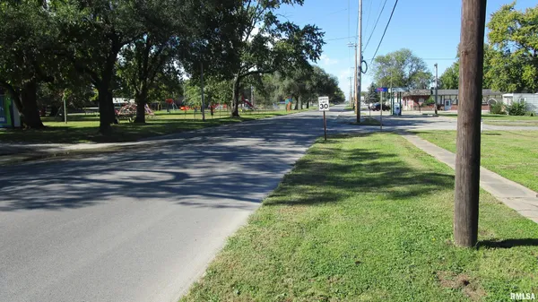 $29,900 | 905 East North Avenue, Flora, IL 62839