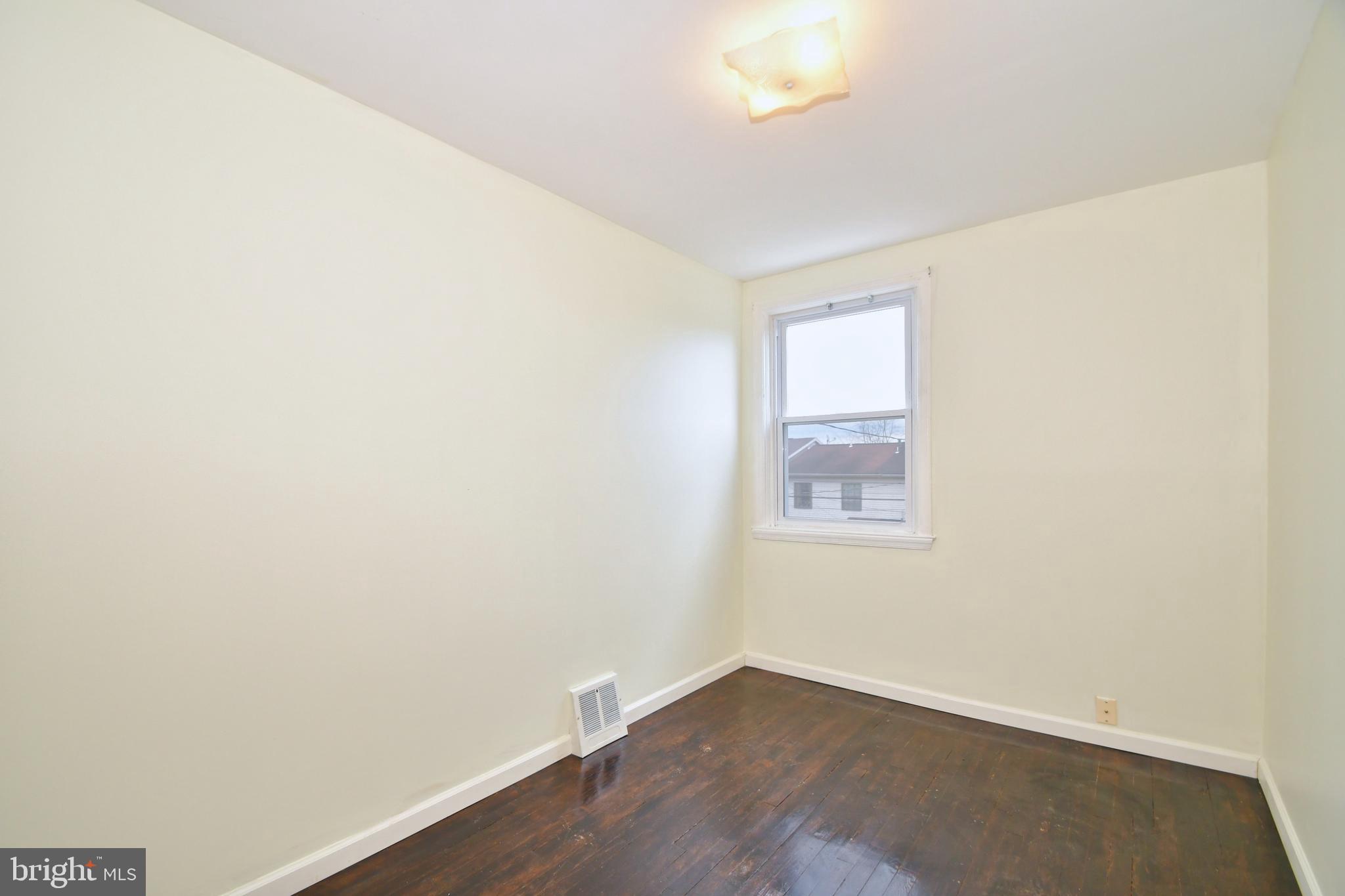731 Roundview Road Baltimore, MD 21225 - Photo 24 of 40 an empty room with a window