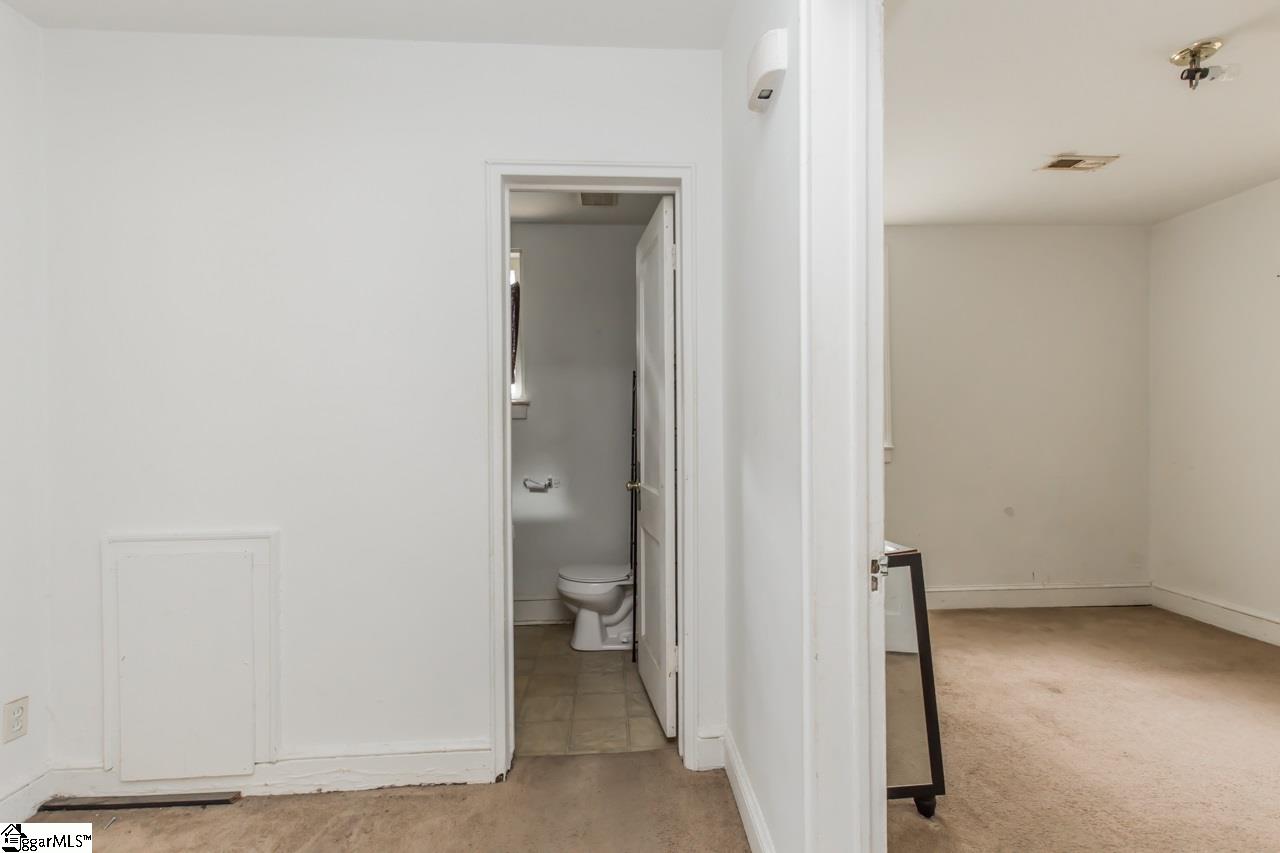 23 Ridgeway Drive Greenville, SC 29605 - Photo 7 of 8 Gallery Image 7