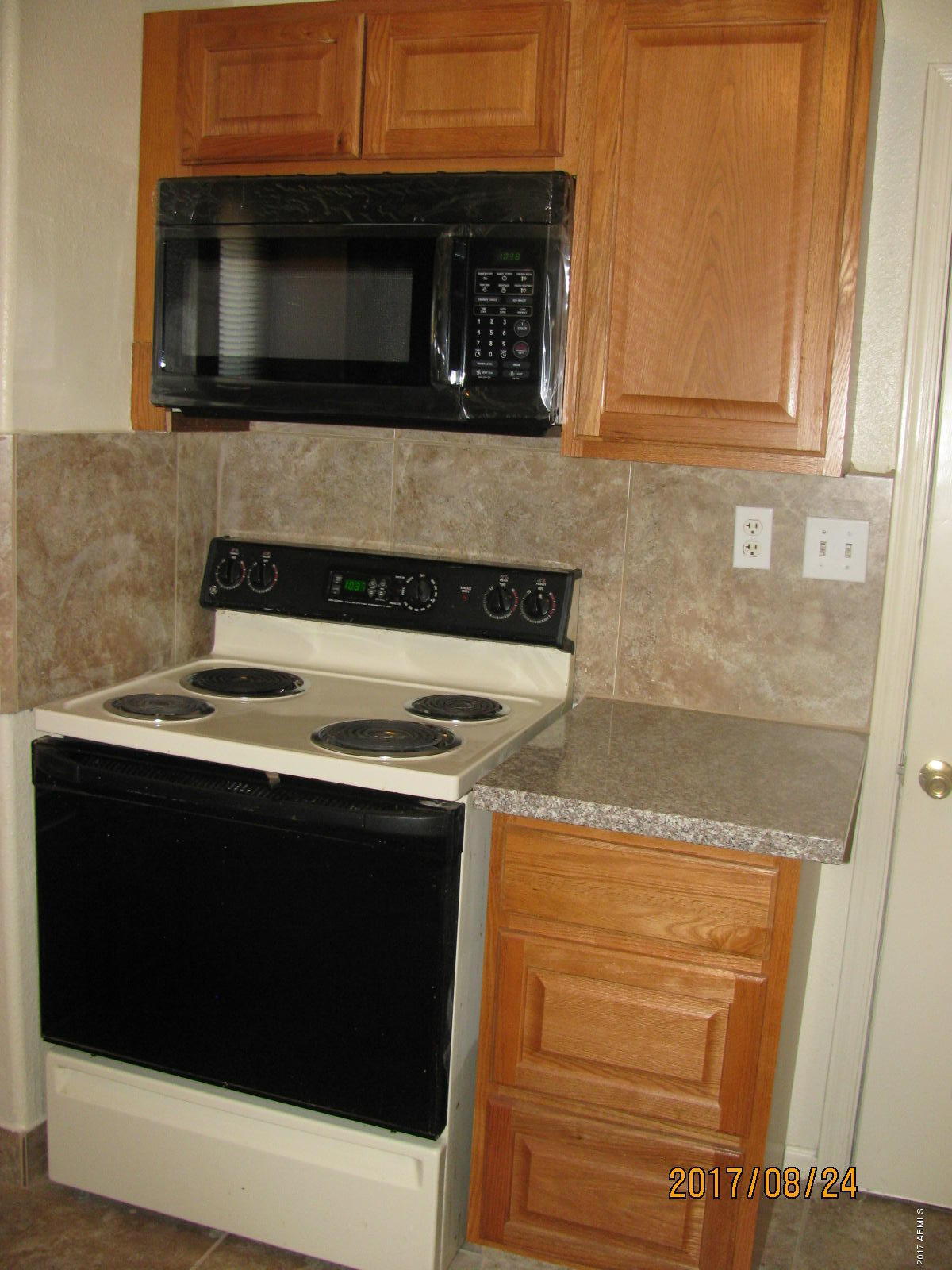 3041 West Granada Road Phoenix, AZ 85009 - Photo 7 of 26 NEW GRANITE AND MICROWAVE