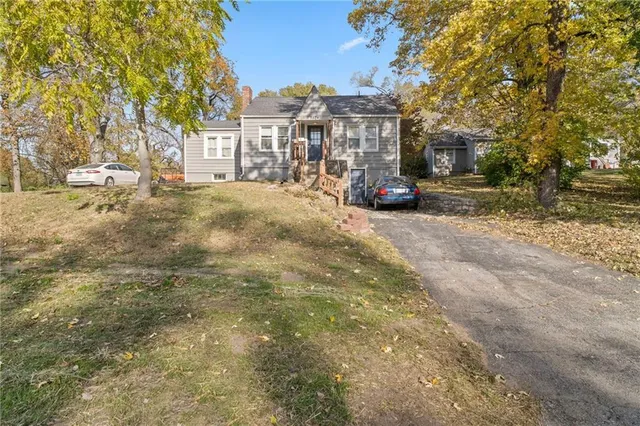 $185,000 | 2804 Northeast Parvin Road, Kansas City, MO 64117