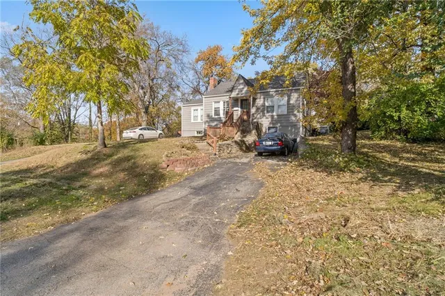 $185,000 | 2804 Northeast Parvin Road, Kansas City, MO 64117