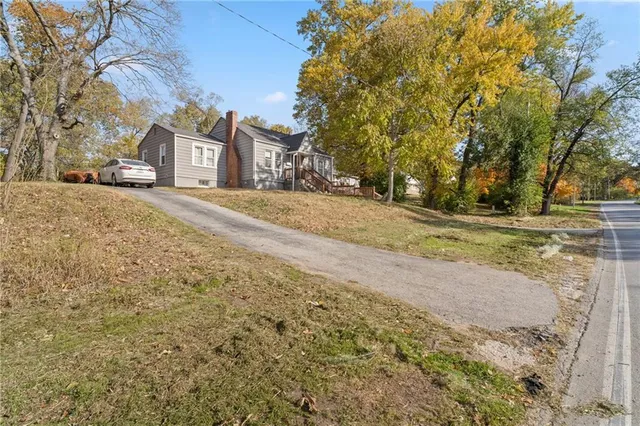 $185,000 | 2804 Northeast Parvin Road, Kansas City, MO 64117