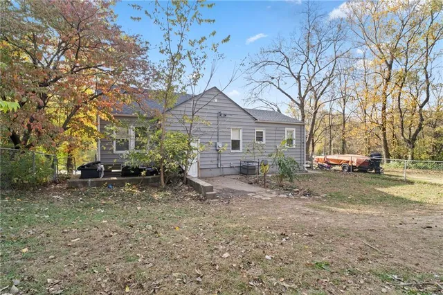 $185,000 | 2804 Northeast Parvin Road, Kansas City, MO 64117