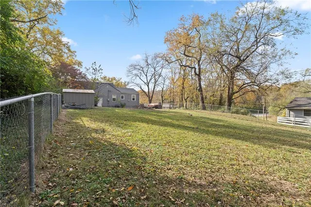 $185,000 | 2804 Northeast Parvin Road, Kansas City, MO 64117