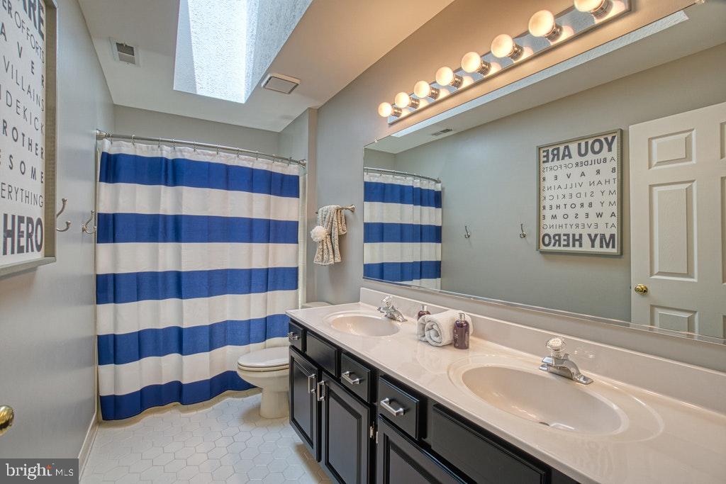 1133 Round Pebble Lane Reston, VA 20194 - Photo 19 of 31 HALL BATHROOM WITH SKYLIGHT