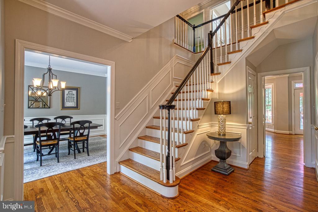 1133 Round Pebble Lane Reston, VA 20194 - Photo 3 of 31 DRAMATIC 2-STORY FOYER