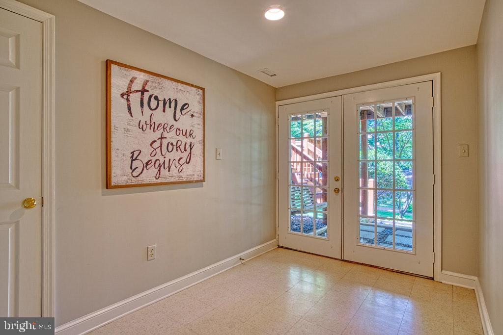 1133 Round Pebble Lane Reston, VA 20194 - Photo 25 of 31 WALKOUT TO THE BEST BACKYARD EVER