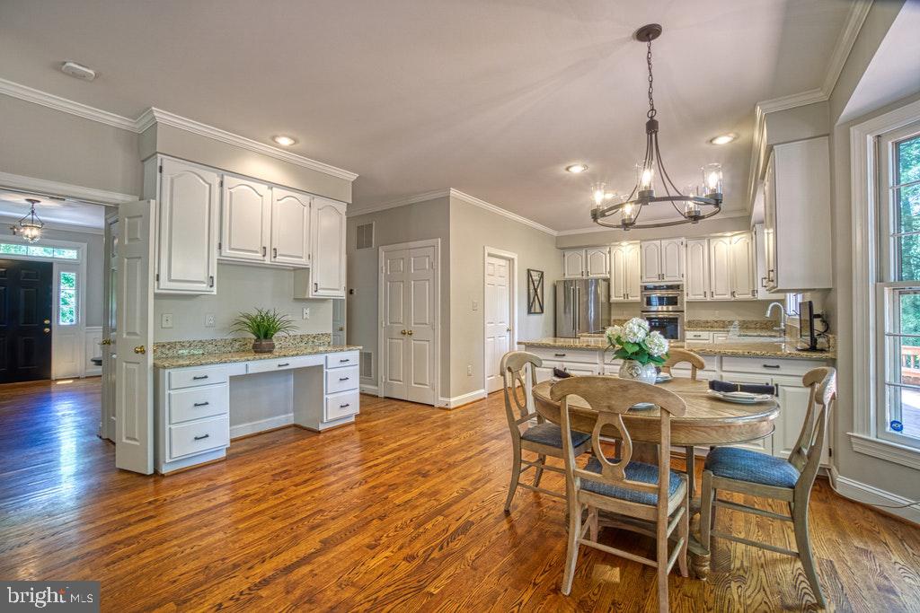 1133 Round Pebble Lane Reston, VA 20194 - Photo 6 of 31 OPEN & SPACIOUS