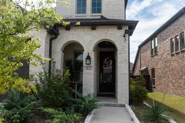 a view of building with yard and outdoor seating