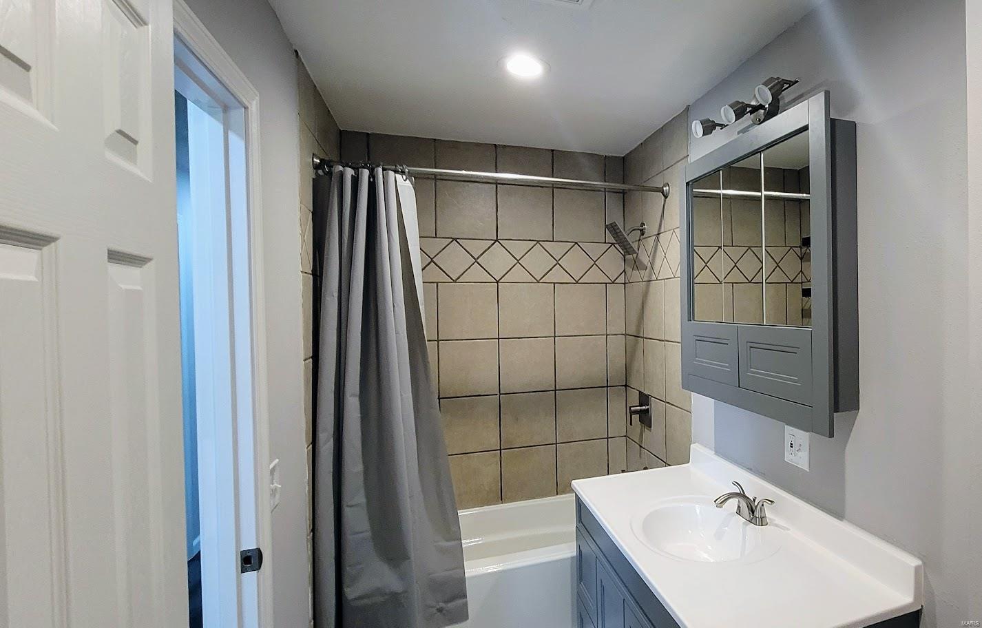 2724 Maryville Road Granite City, IL 62040 - Photo 5 of 19 Gallery Image 5